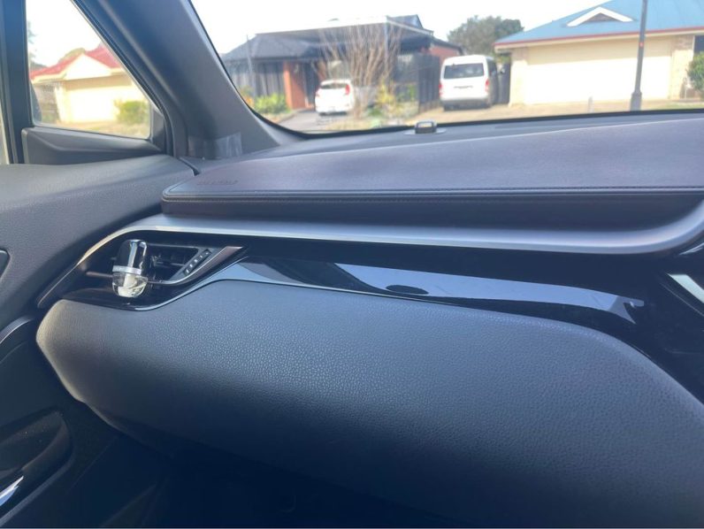 
								Toyota CH-R 2017 HYBRID full									