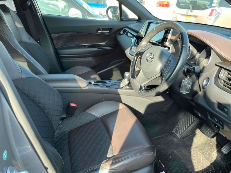 
								Toyota CH-R 2017 HYBRID full									