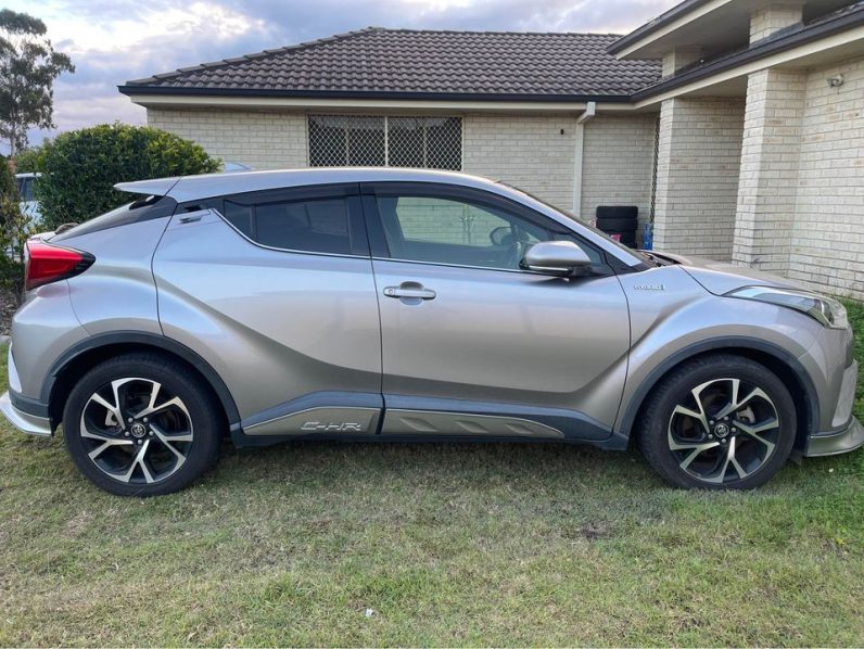 
								Toyota CH-R 2017 HYBRID full									