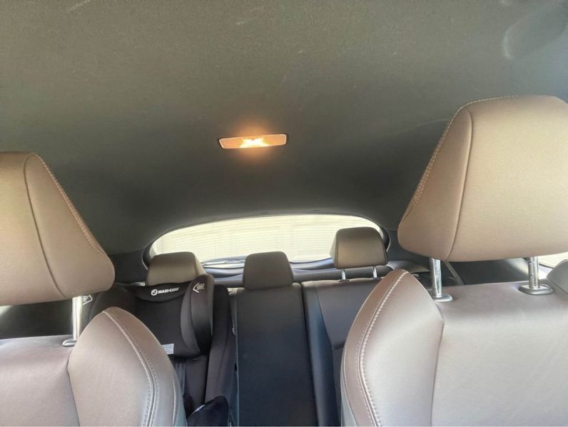 
								Toyota CH-R 2017 HYBRID full									