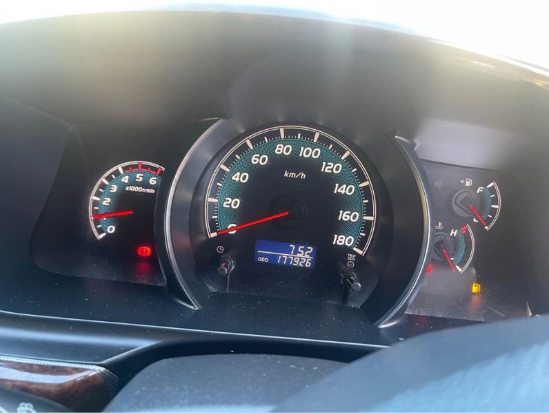 
								Toyota Hiace 2013 Turbo Diesel full									