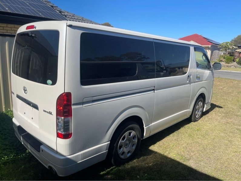 
								Toyota Hiace 2013 Turbo Diesel full									