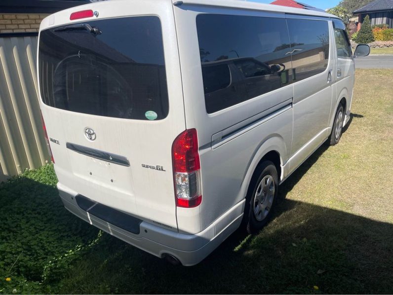 
								Toyota Hiace 2013 Turbo Diesel full									