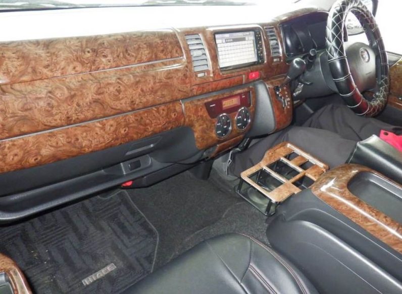 
								Toyota Hiace 2013 Turbo Diesel full									