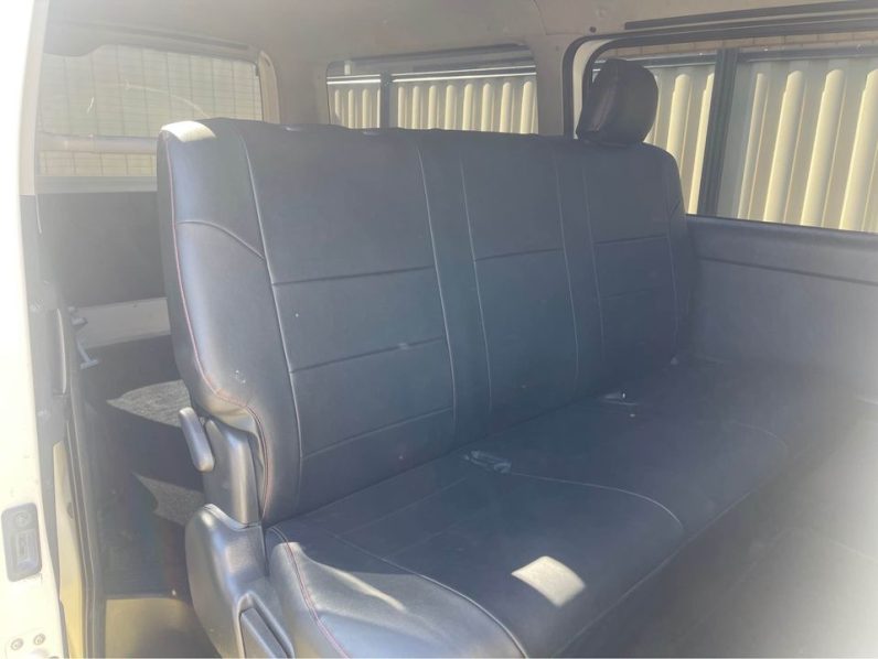
								Toyota Hiace 2013 Turbo Diesel full									
