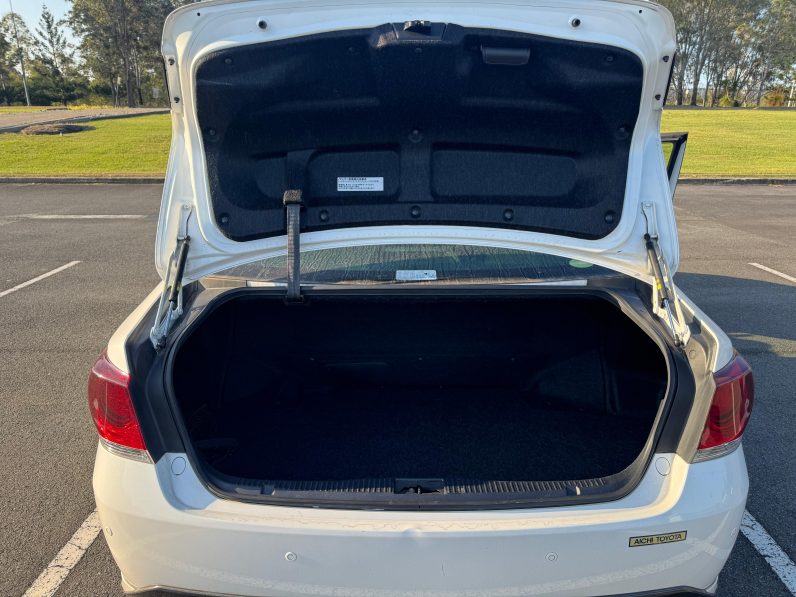 
								Toyota Crown Athlete S 2013 Hybrid full									