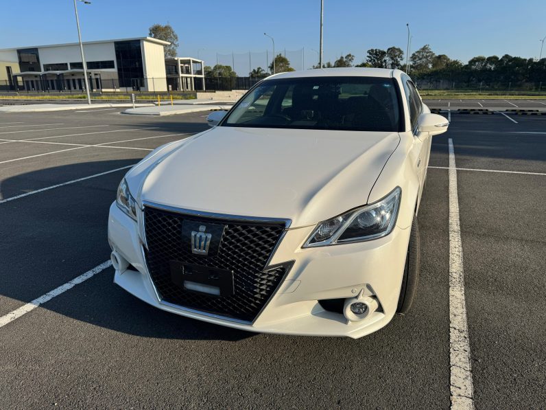 
								Toyota Crown Athlete S 2013 Hybrid full									