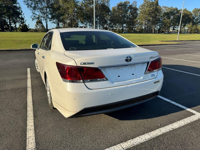 
								Toyota Crown Athlete S 2013 Hybrid full									