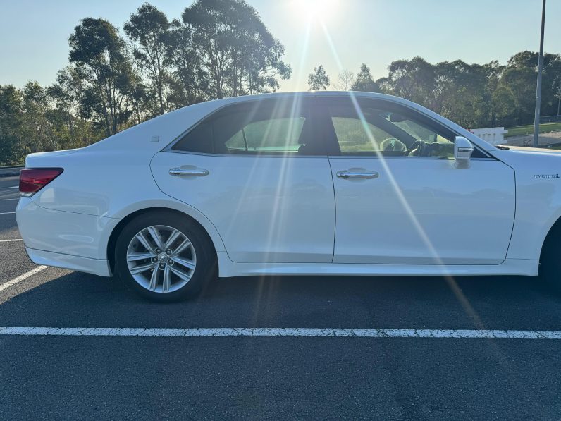 
								Toyota Crown Athlete S 2013 Hybrid full									