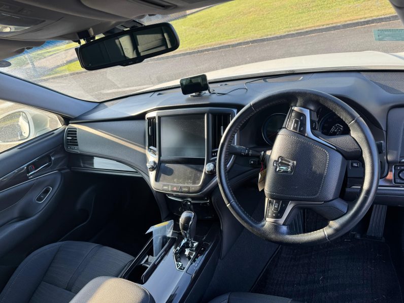 
								Toyota Crown Athlete S 2013 Hybrid full									