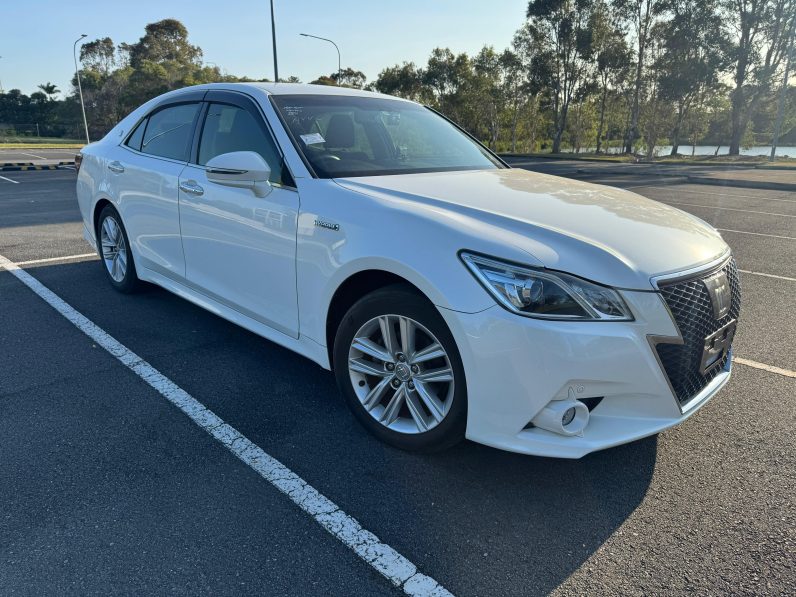 
								Toyota Crown Athlete S 2013 Hybrid full									