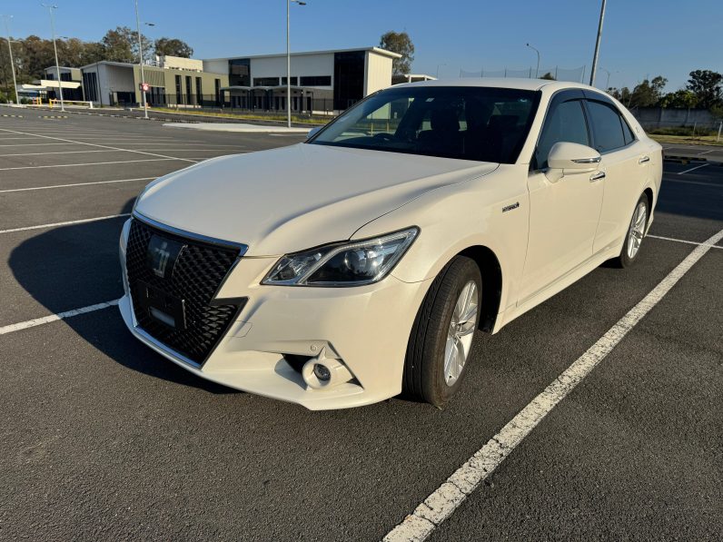 
								Toyota Crown Athlete S 2013 Hybrid full									