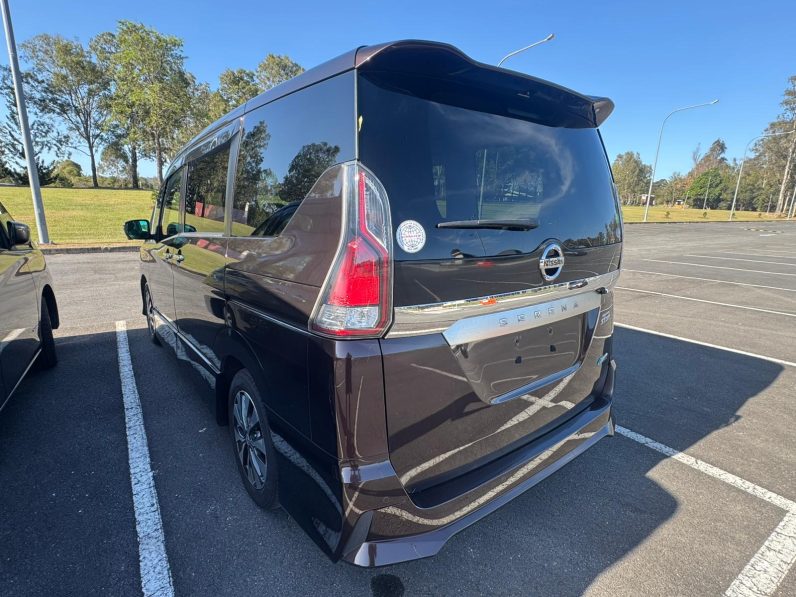 
								Nissan Serena 2017 full									