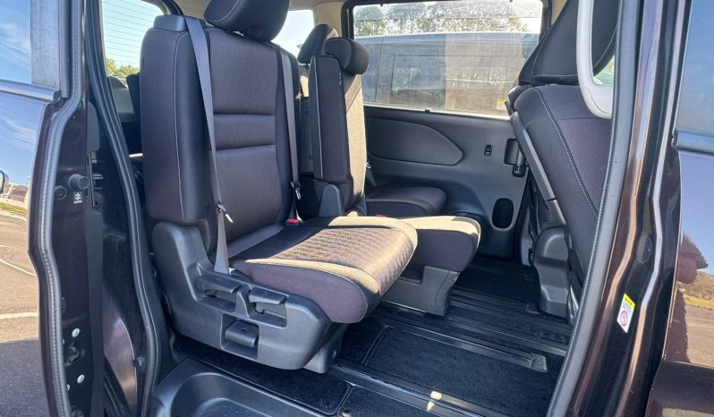 
								Nissan Serena 2017 full									