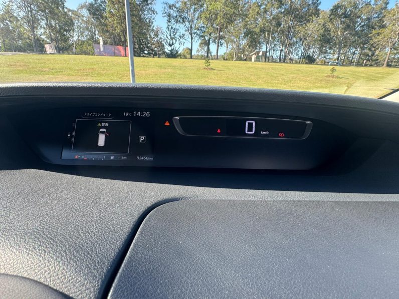 
								Nissan Serena 2017 full									