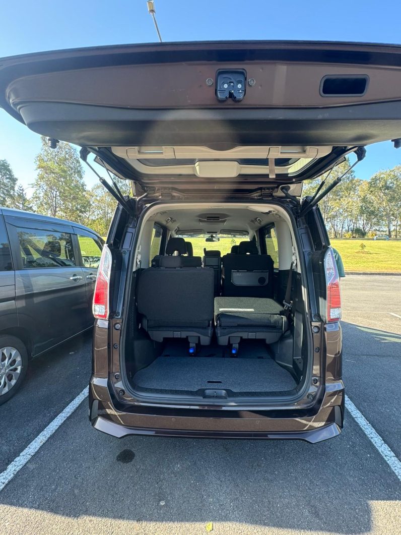 
								Nissan Serena 2017 full									