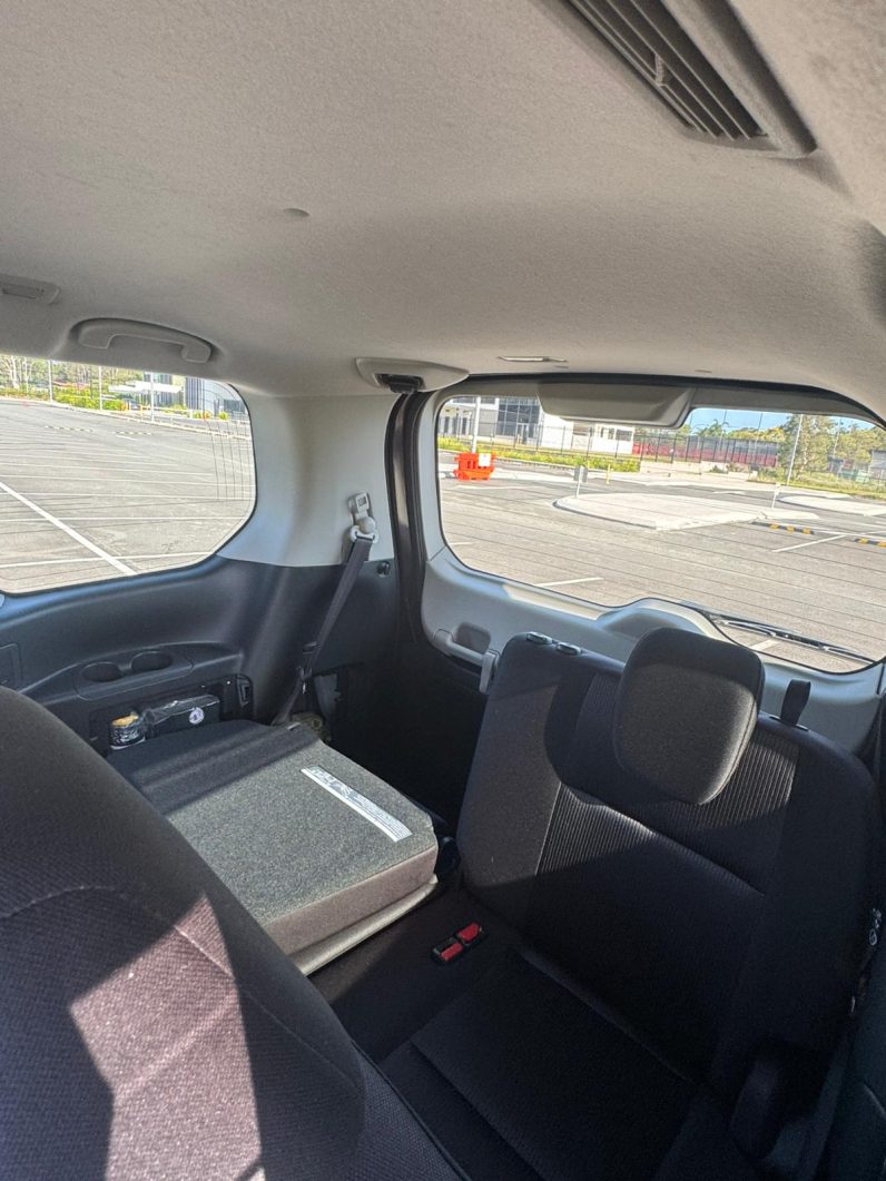 
								Nissan Serena 2017 full									