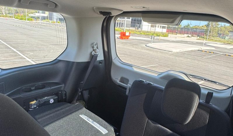 
								Nissan Serena 2017 full									