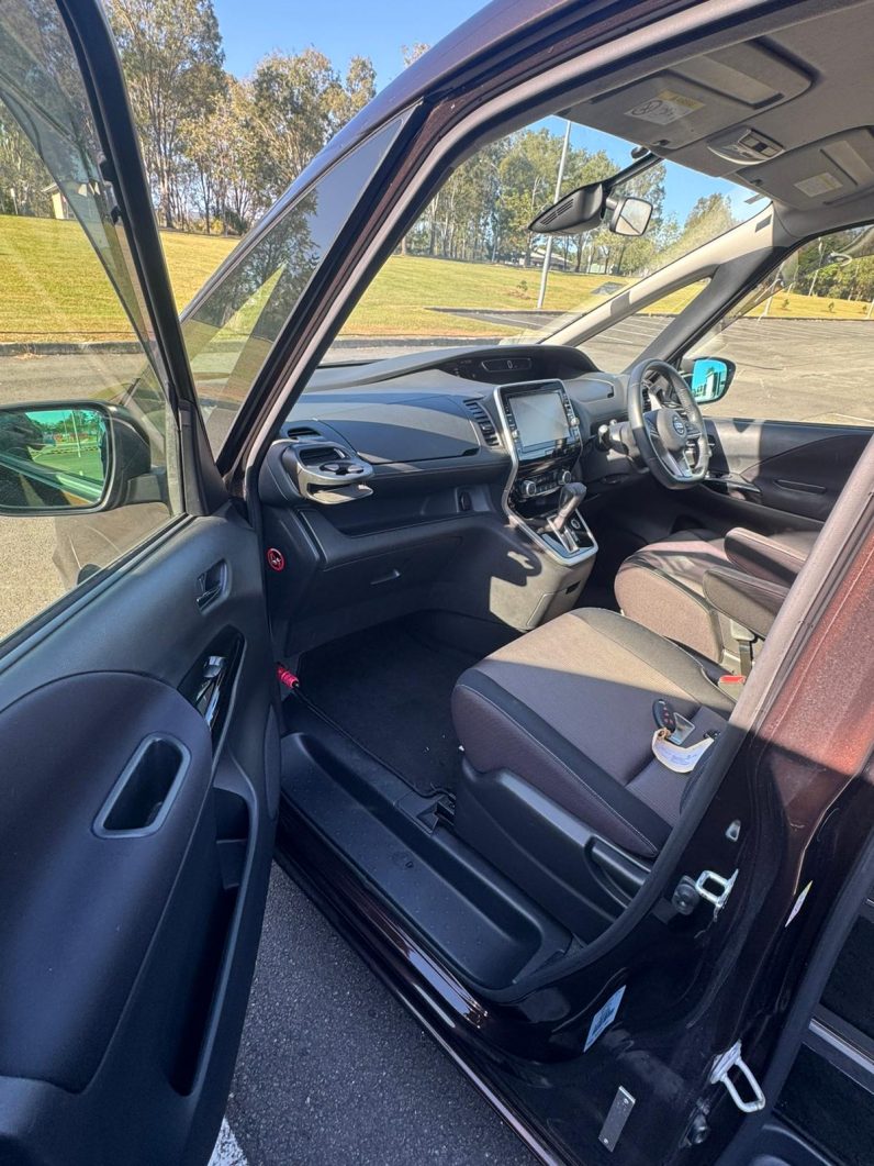 
								Nissan Serena 2017 full									