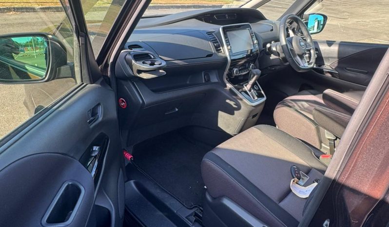 
								Nissan Serena 2017 full									