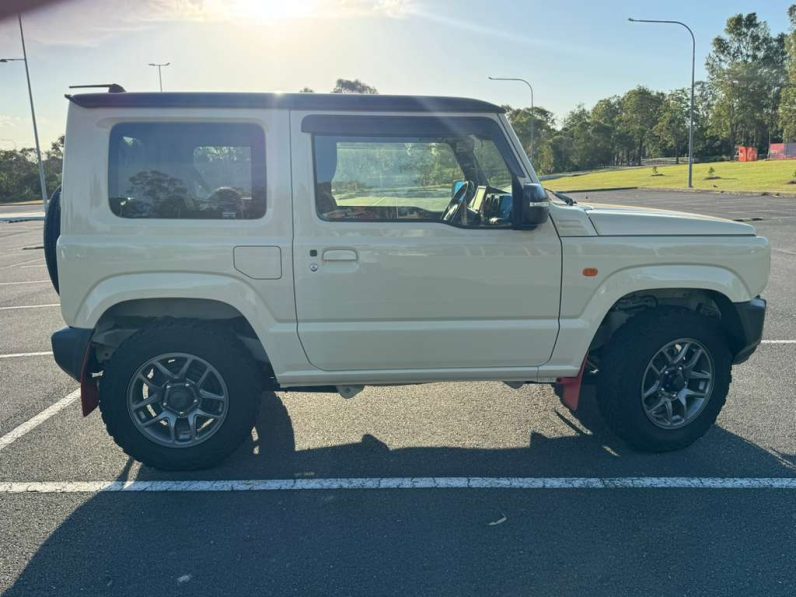 
								Suzuki Jimny 2019 XC Turbo 4WD full									