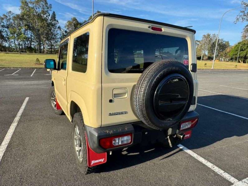 
								Suzuki Jimny 2019 XC Turbo 4WD full									