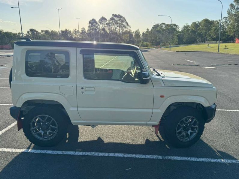 
								Suzuki Jimny 2019 XC Turbo 4WD full									